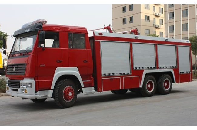 重汽后雙橋6噸干粉消防車頭部左側(cè)圖片