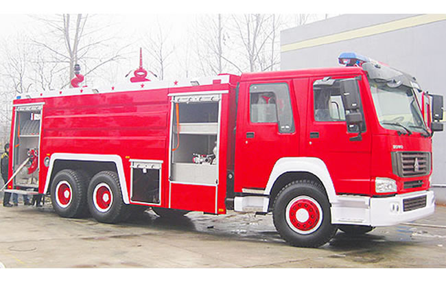 重汽后雙橋泡沫消防車