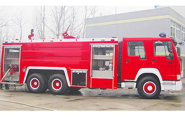 重汽后雙橋泡沫消防車車身圖片