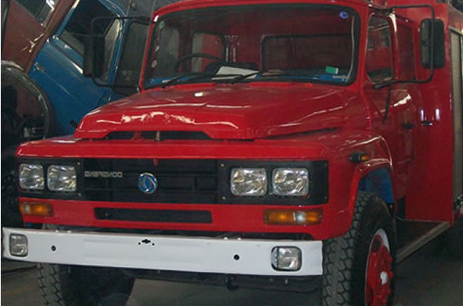 東風(fēng)140尖頭泡沫消防車頭部圖片