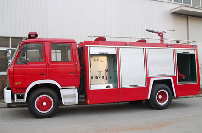 東風(fēng)153單橋泡沫消防車側(cè)面圖片