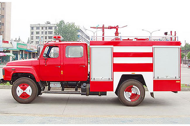 東風(fēng)140單橋水罐消防車