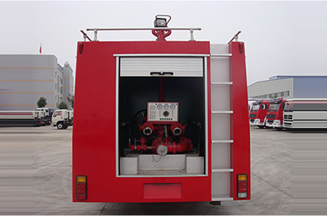 東風(fēng)153水罐消防車尾部圖片