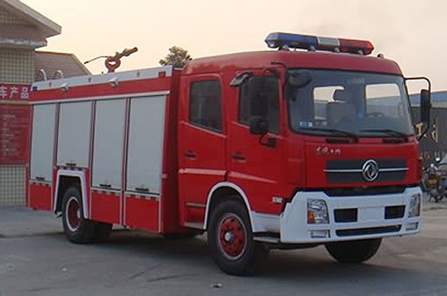 東風(fēng)天錦水罐消防車