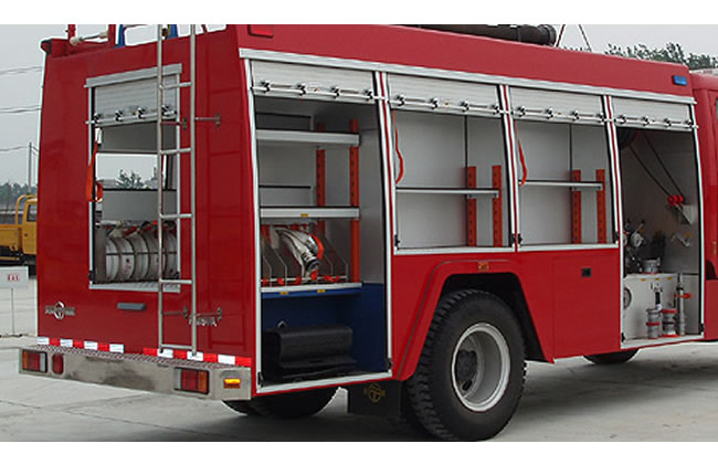 東風(fēng)天錦水罐消防車車箱結(jié)構(gòu)圖片