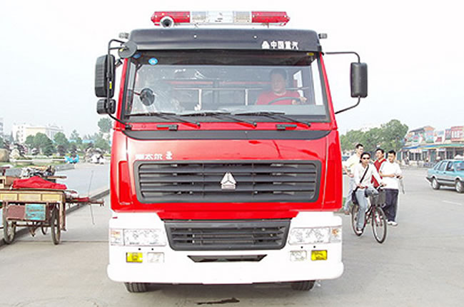 重汽斯太爾單橋水罐消防車臉部圖片