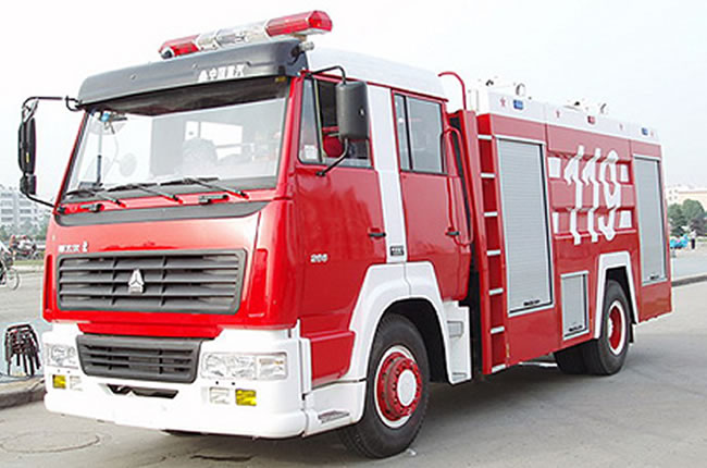 重汽斯太爾單橋水罐消防車頭部左側(cè)圖片