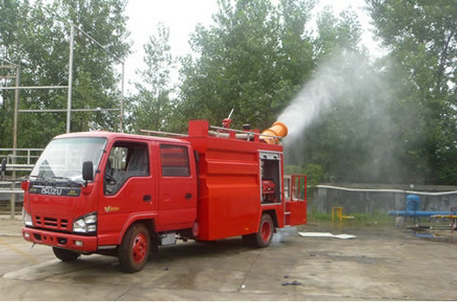 五十鈴水罐噴藥消防車工作圖