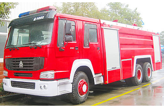 重汽豪沃后雙橋水罐消防車