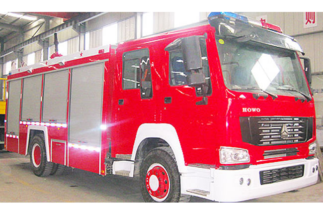 重汽豪沃后雙橋水罐消防車右側(cè)圖片