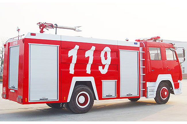 重汽斯太爾水罐消防車左側(cè)圖片