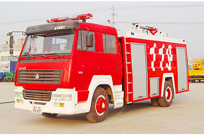 重汽斯太爾水罐消防車臉部側(cè)面圖片
