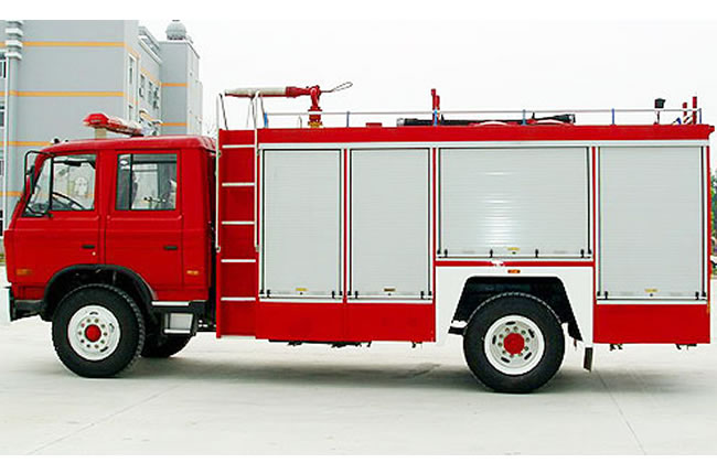 東風(fēng)153泡沫消防車正側(cè)面圖片