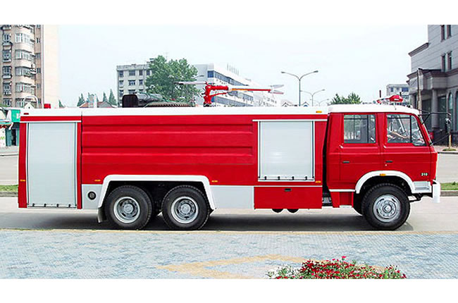 東風(fēng)后雙橋泡沫消防車正側(cè)面圖片