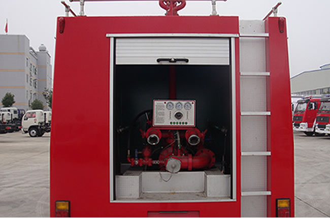 慶鈴五十鈴后雙橋泡沫消防車尾部細節(jié)圖片