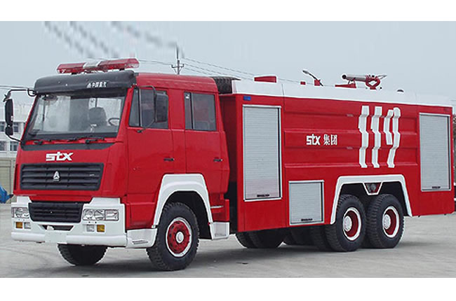 斯太爾后雙橋泡沫消防車側(cè)面圖片