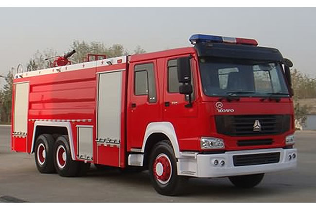 斯太爾后雙橋泡沫消防車右部側(cè)面圖片