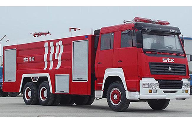 斯太爾后雙橋泡沫消防車左右展示圖