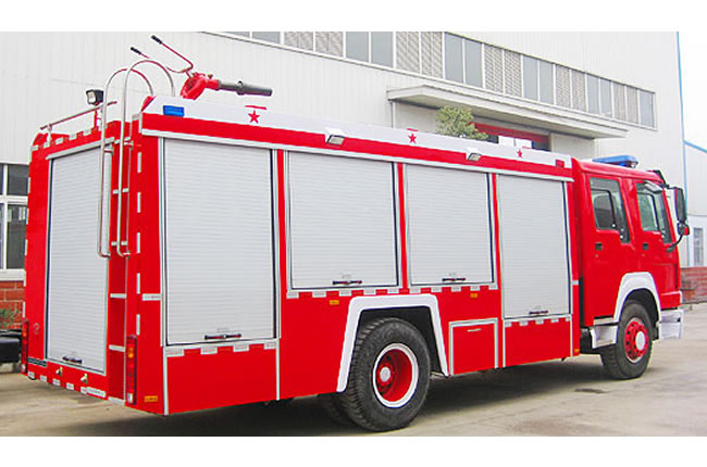 重汽豪沃單橋泡沫消防車右側(cè)展示圖