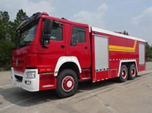 重汽豪沃12方泡沫消防車
