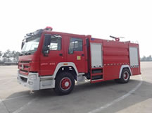 重汽豪沃8方泡沫消防車