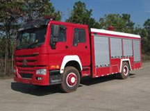 重汽豪沃8方水罐消防車
