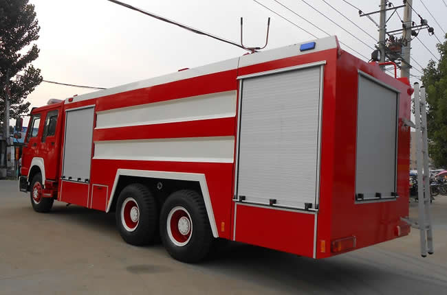 重汽8方水罐消防車的圖片