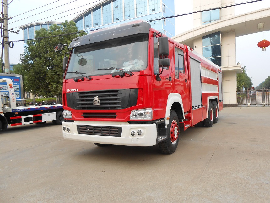 重汽豪沃后雙橋16方泡沫消防車(chē)