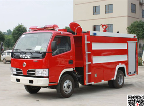 東風(fēng)小霸王單排水罐消防車