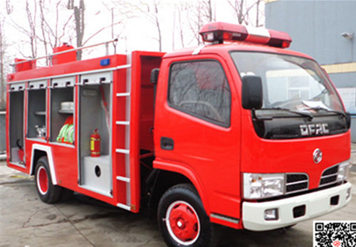 東風(fēng)小霸王單橋水罐消防車頭部圖片