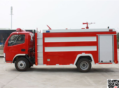 東風(fēng)小霸王單排水罐消防車尾部圖片