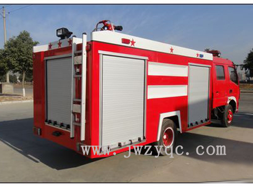 東風(fēng)小霸王水罐消防車尾部圖片