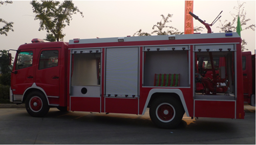 東風(fēng)天錦單橋水罐消防車頭部左側(cè)圖片