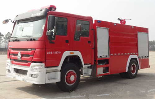 重汽豪沃6-8方水罐消防車(chē)